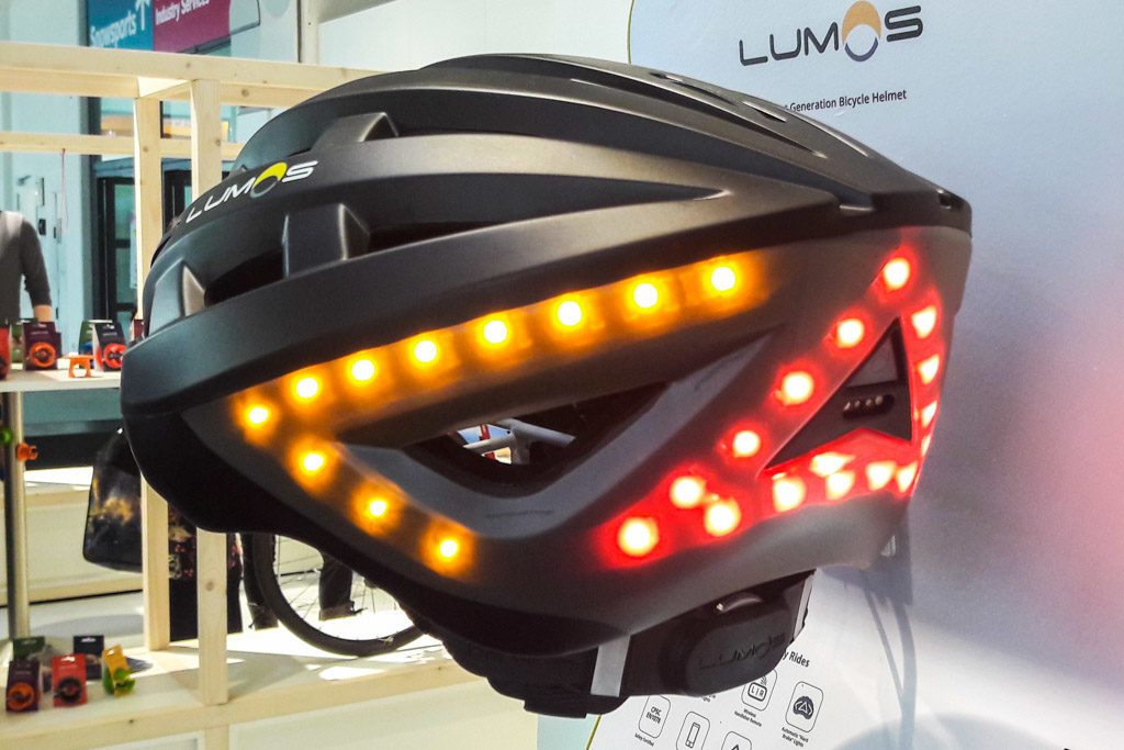 Der Lumos-Fahrradhelm, mit 48 LED für mehr Sicherheit