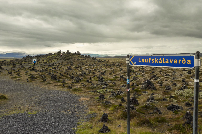 Das Parkplatzschild von Laufskálavarða