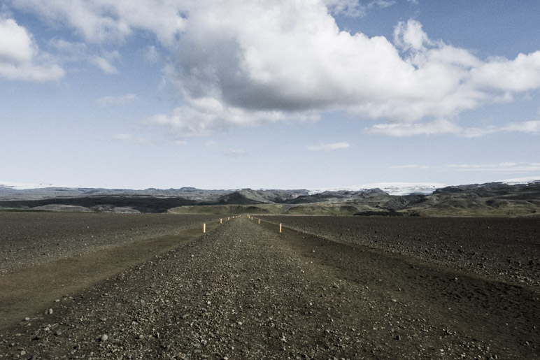 Der Blick zurück lohnt sich: Die Berge mit dem Mýrdalsjökull