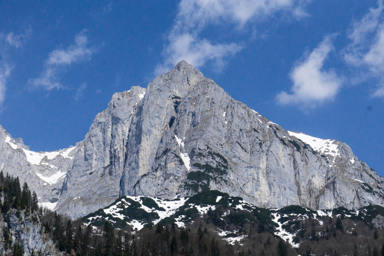 Der Blick vom Hüttlmoos hinauf zur Maukspitze