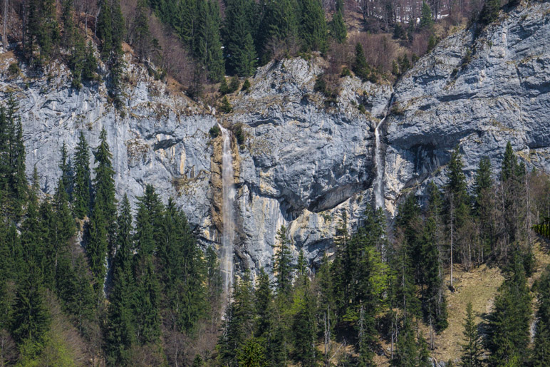 Die beiden Schleierwasserfälle vom Hüttlmoos aus gesehen