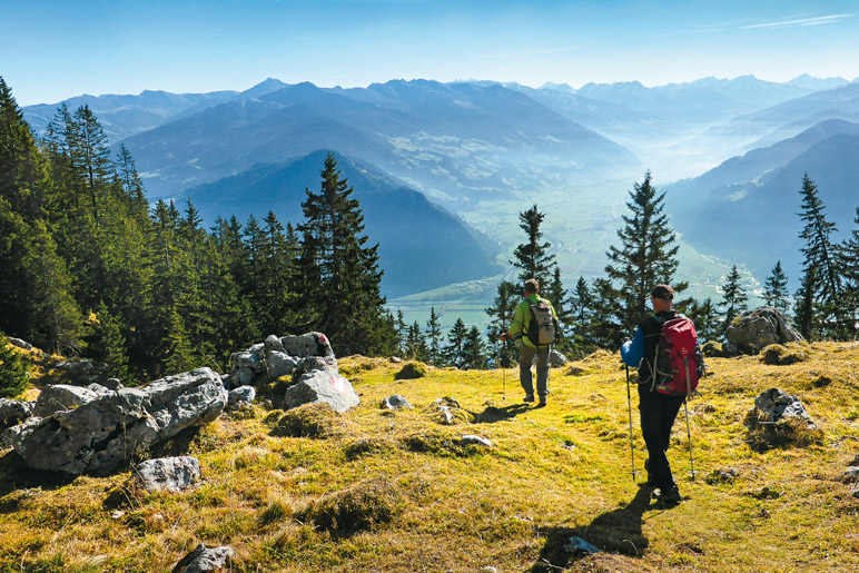 Blick vom Achselkopf ins Tiroler Wipptal  - Foto: Hubert Gogl