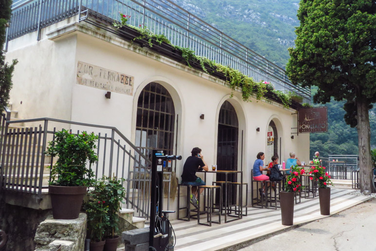 Das Ponale Alto Belvedere, Treffpunkt für Wanderer und Mountainbiker