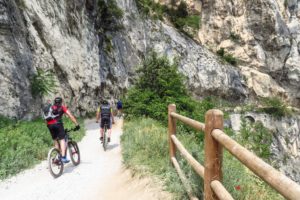 Mountainbiker auf der Ponalestraße