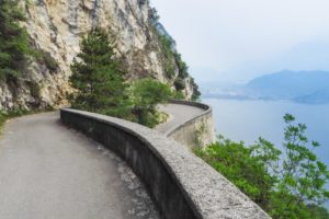 Eine der Kehren auf der Straße nach Pregasina