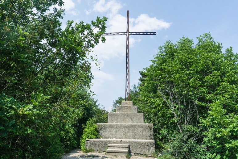 Das Gipfelkreuz des Monte Cas