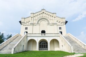 Die Kirche des Santuario di Montecastello