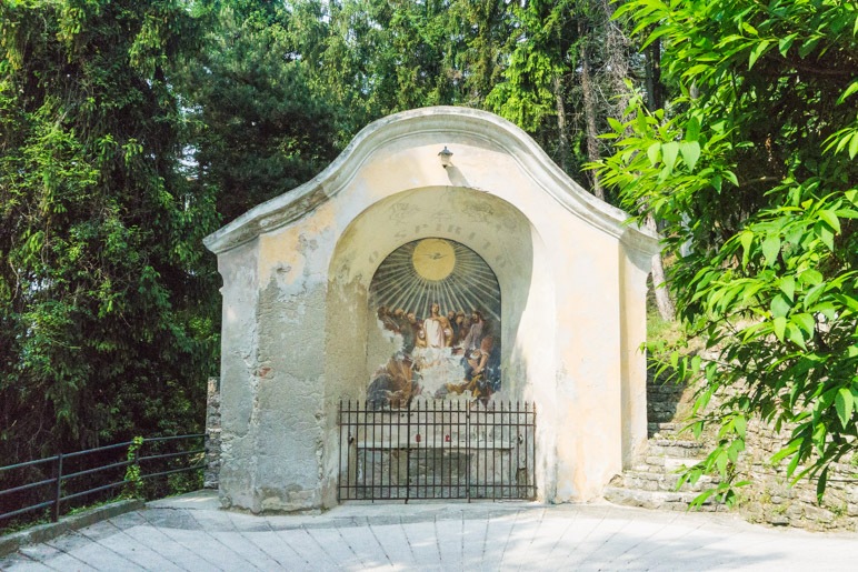 An dieser Serpentine zweigt der Weg nach Prabione ab