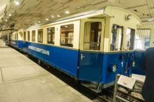 Der historische Zug im Bahnhof Zugspitzplatt