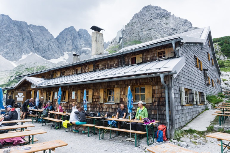 Die Coburger Hütte in der Mieminger Kette, 1920 Meter