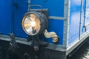 Ein Scheinwerfer der Lok