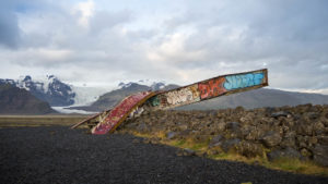 Das Brückendenkmal vor dem Hvannadalshnúkur