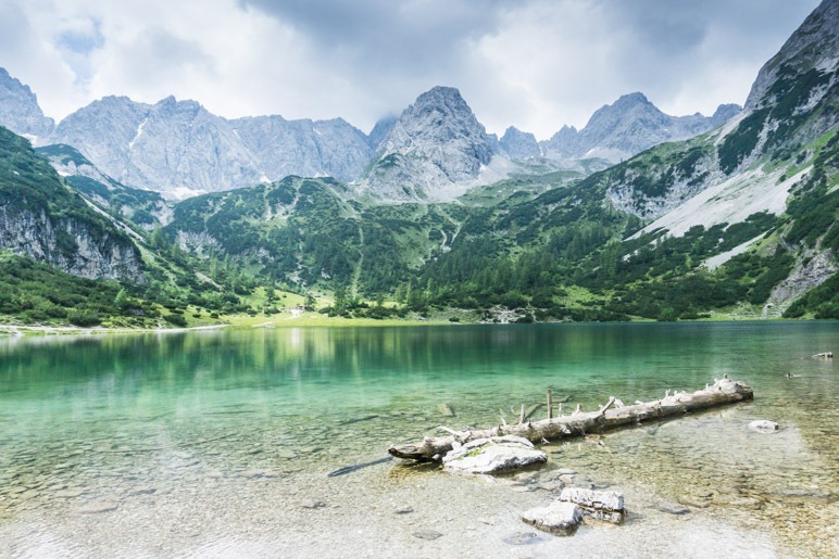 Seebensee, Drachenkopf und, ganz klein, die Coburger Hütte in der Mieminger Kette