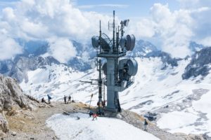 Ein mächtiger Antennenturm