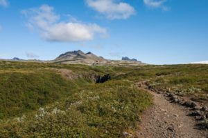 Die bleichen, vegetationslosen Berge