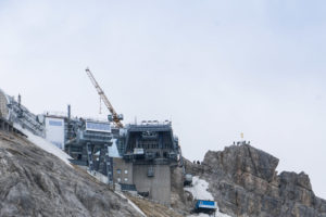 Die Aufbauten der Gipfelstation, noch eine große Baustelle