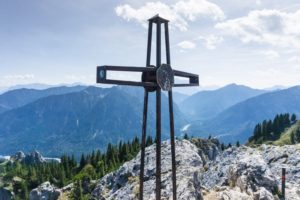 Das Gipfelkreuz des Teufelsstättkopfs