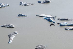 Eisschollen auf dem Gletschersee