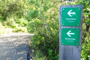 Wegweiser zum Svartifoss am Skaftafell-Campingplatz