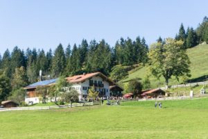 Das Ziel der kurzen Familienwanderung: Der Siglhof über Bayrischzell