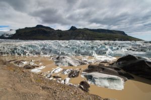 Am Ufer des Svinafellsjökull-Sees