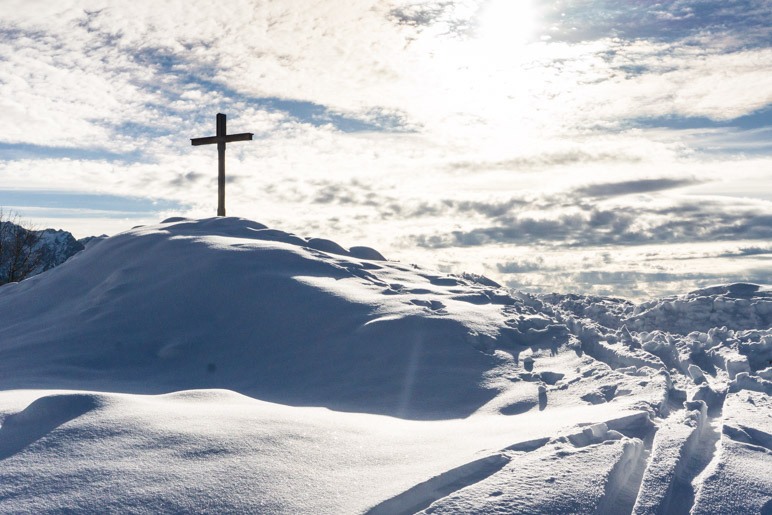 Das Gipfelkreuz der Karspitze