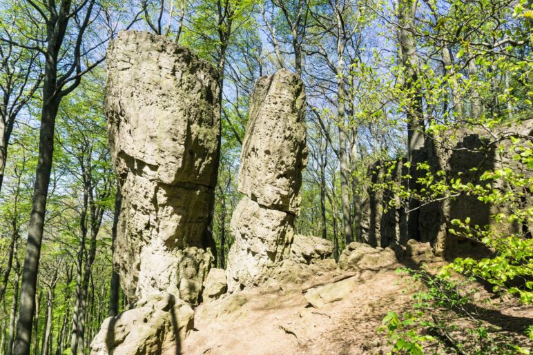 Der Ith im Weserbergland: Ein Berg voller bizarrer Felsen. Das sind Adam und Eva