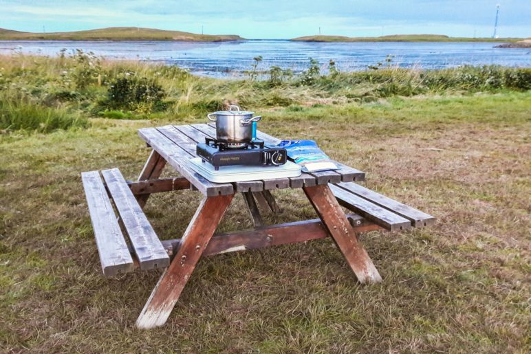 Abendessen mit Blick auf die Bucht: Der Campingplatz in Höfn