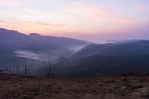 Im Tal ligen schon die Nebelschleier