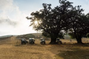 Die Jeeps am Zentrum des Pushpagiri Wildlife Sanctuary