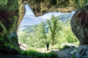 Der Blick aus dem Grafenloch über das Inntal auf das Kaisergebirge