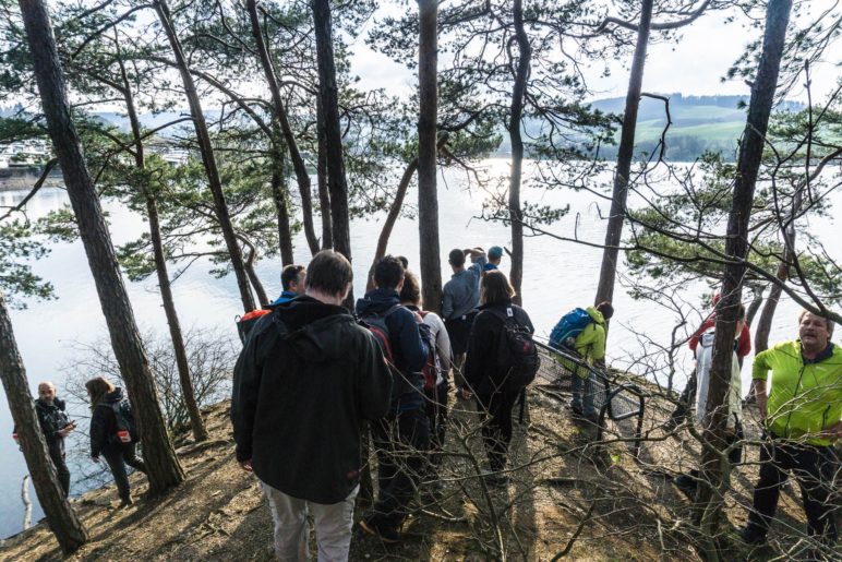 Abendstimung mit Wanderbloggern am Diemelsee