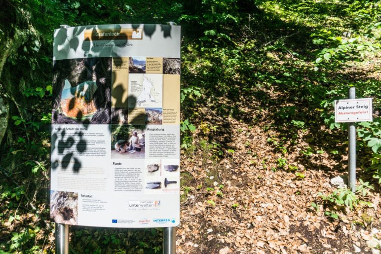 Die Schilder kurz vor dem Beginn des alpinen Steigs