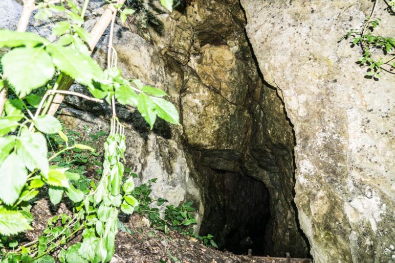 Die Ponorhöhle im Burgberg