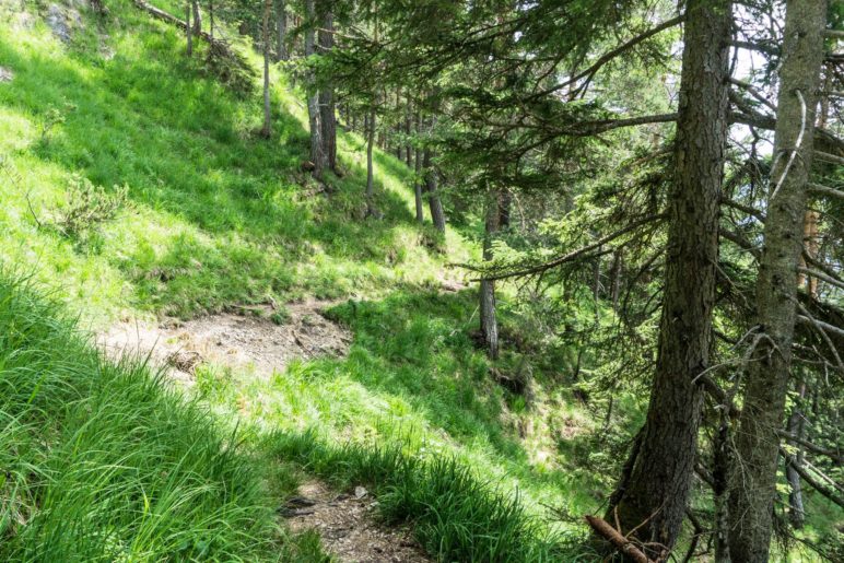 An der zweiten schmalen Stelle wartet eine etwas größere Stufe