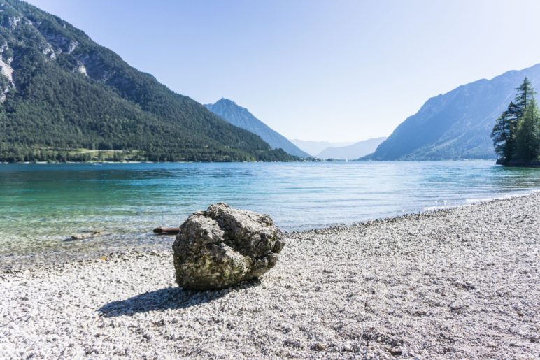 Ein Blick vom Achenseestrand nach Süden