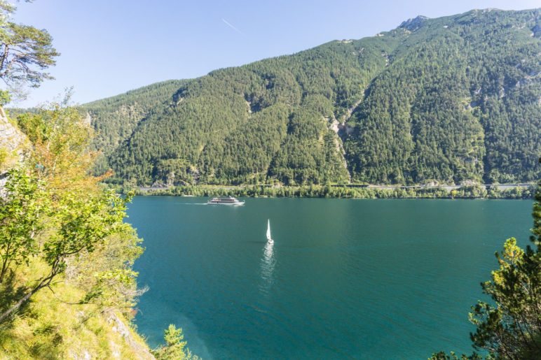 Blick über den Achensee auf das Rofan-Gebirge