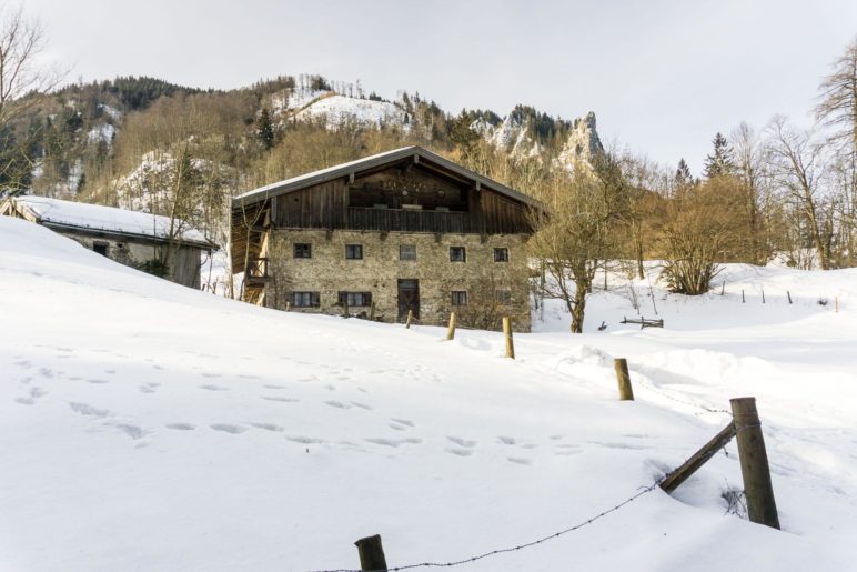 Der stattliche Bauernhof Bauer am Berg