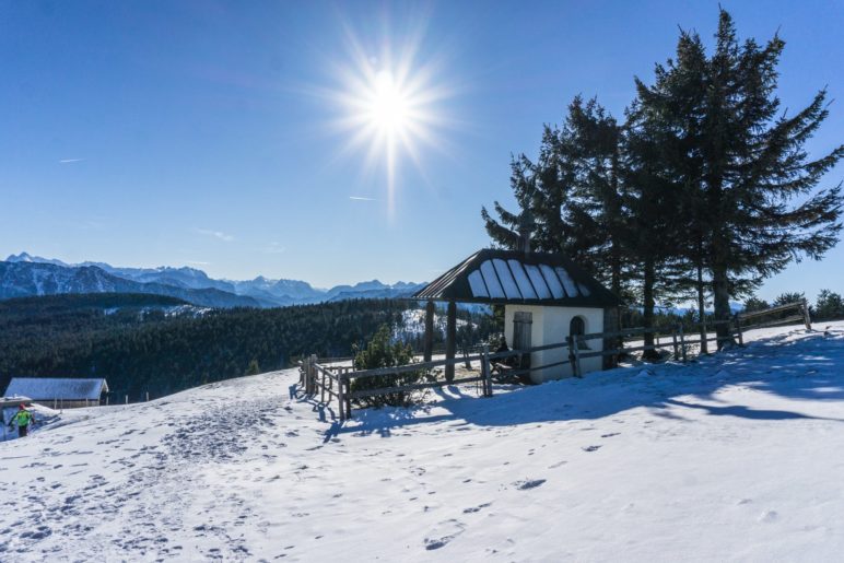 Etwas oberhalb des Almgebäudes liegt die Kapelle der Stoißer Alm