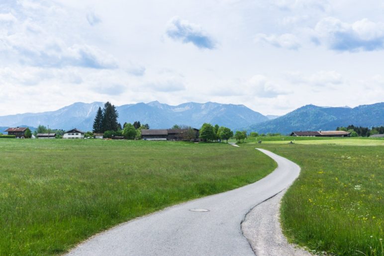 Blick auf die Berge des Mangfallgebirges in Richtung Spitzingsee