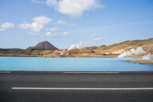 Der Blaue See liegt direkt an der Ringstraße