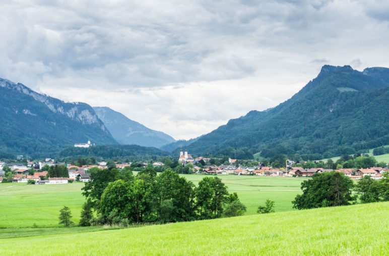 Blick nach Aschau und zur Burg Hohenaschau