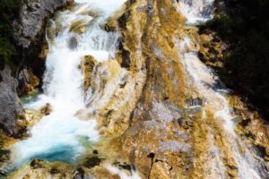 Am Karwendelbach-Wasserfall