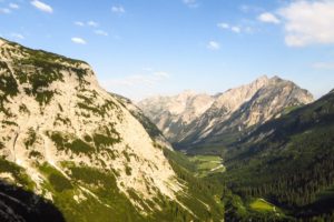 Morgensonne über dem Karwendeltal