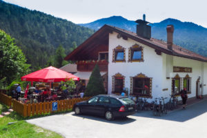 Am Gasthof Wiesenhof bei Scharnitz