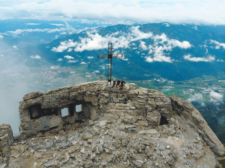 Ruinen im Gipfelbereich der Cima Vezzena - Foto: Jesse Raith