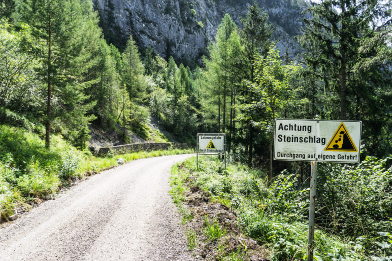 Nachdrückliche Warnung vor Steinschlaggefahr