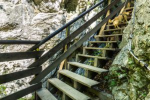 Nur eine der vielen Treppen in der Klamm