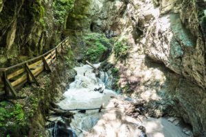 Wildes Wasser in der Wolfklamm bei Stans im Inntal