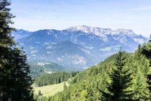 Ein Blick hinüber zum Untersberg. Auch ein Berg, der in zwei Ländern steht